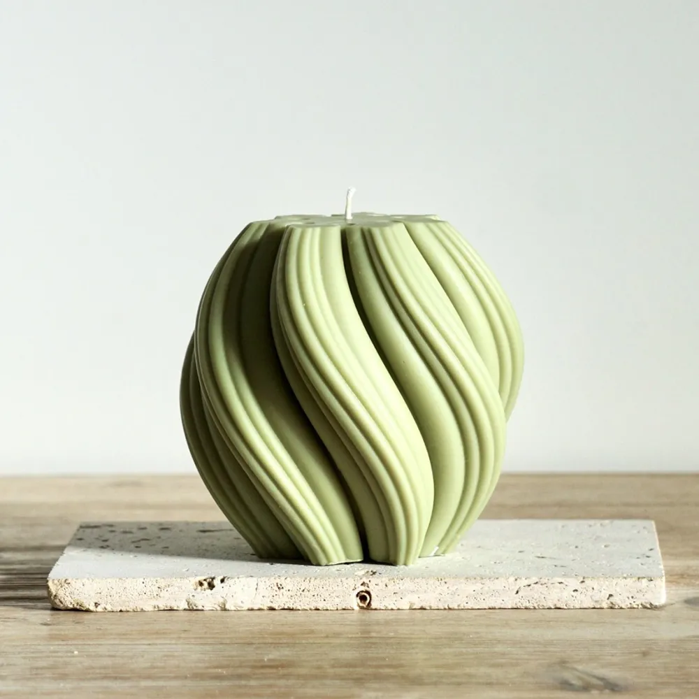 bougie_gomtrique_en_cire_vgtale_7.webp Les Raffineurs Bougie géométrique en cire végétale