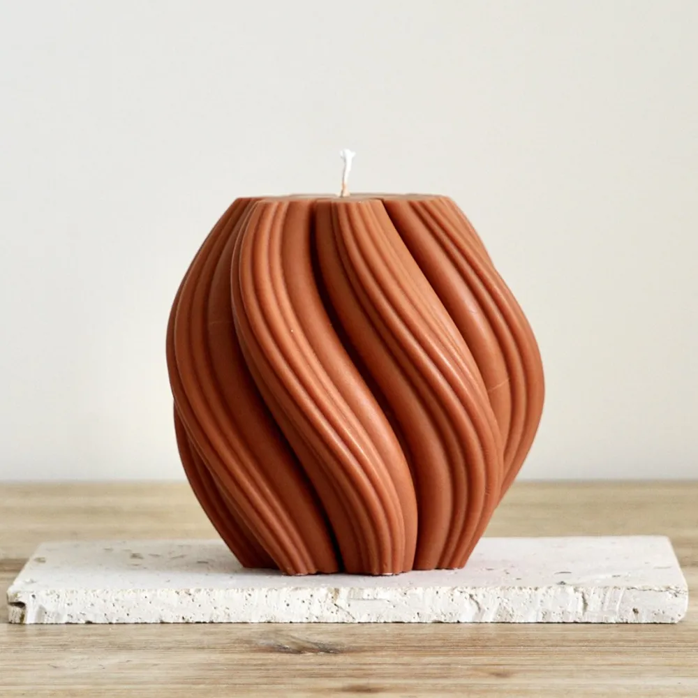 bougie_gomtrique_en_cire_vgtale_8.webp Les Raffineurs Bougie géométrique en cire végétale