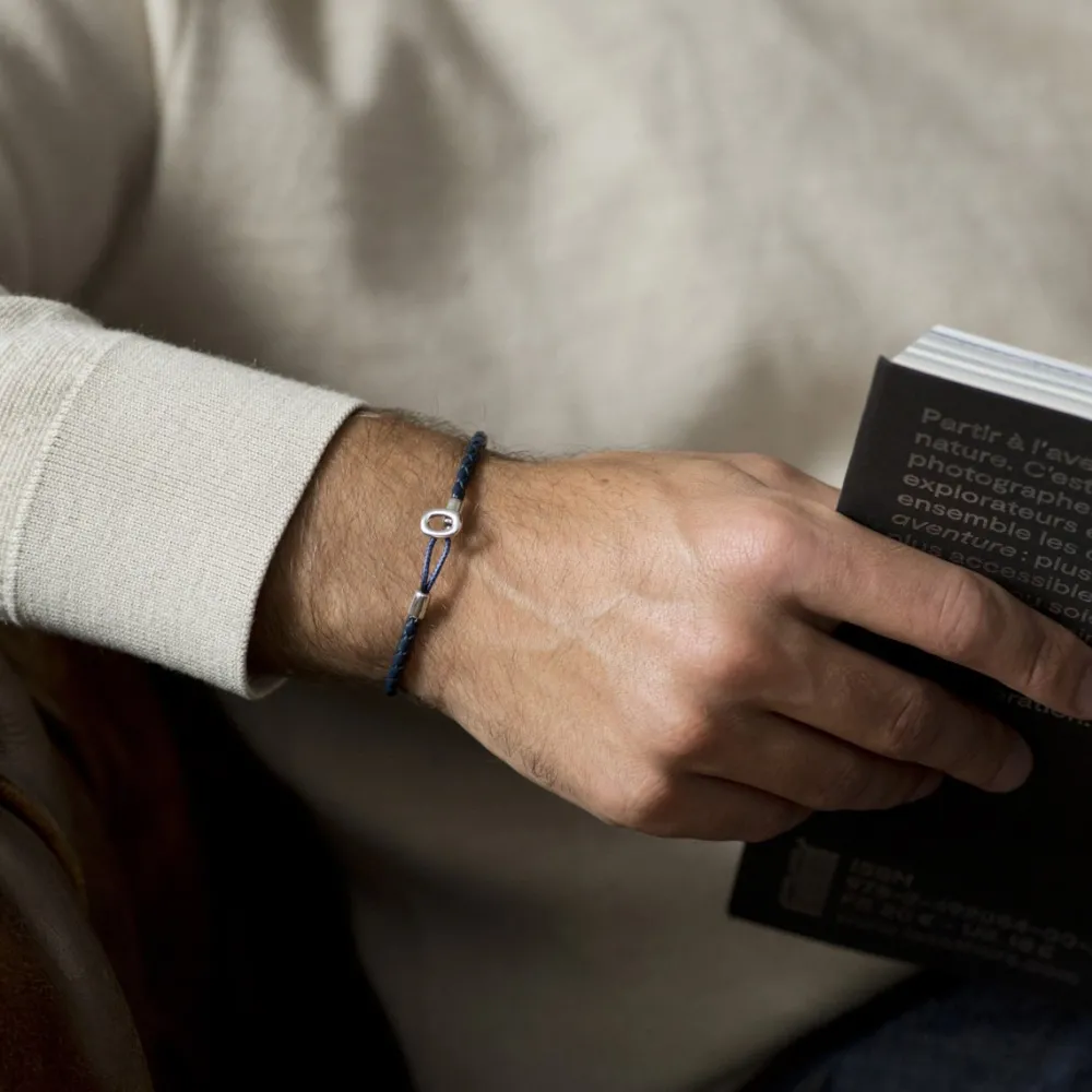 bracelet_en_cuir_tress_et_fermoir_ovale_3.webp Homme Les Raffineurs Bracelet en cuir tressé et fermoir ovale