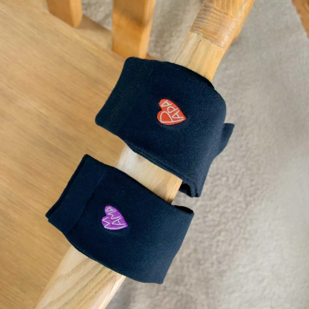 chaussettes_brodes_coeur_mama_4.webp Femme Les Raffineurs Chaussettes brodées Coeur Mama