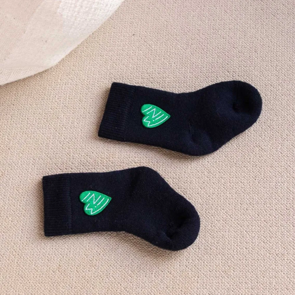 chaussettes_brodes_coeur_mama_5.webp Femme Les Raffineurs Chaussettes brodées Coeur Mama