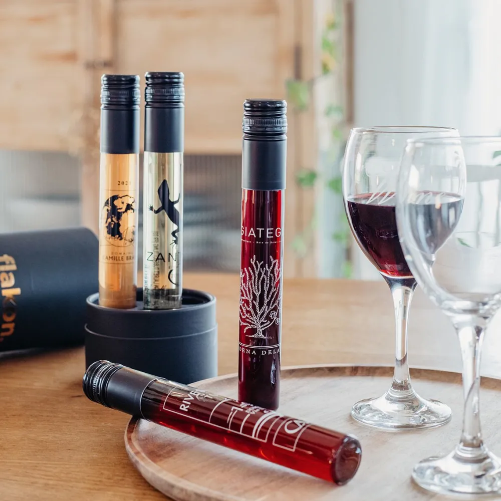 coffret_dgustation_de__vins_insolites_2.webp Les Raffineurs Coffret dégustation de 4 vins insolites