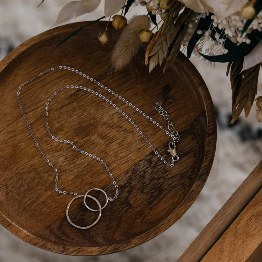 collier_doubles_anneaux_3.webp Femme Les Raffineurs Collier doubles anneaux