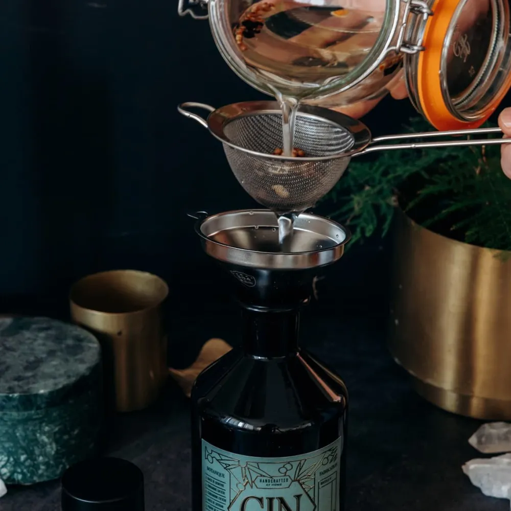 kit_fabriquez_votre_propre_gin_5.webp Les Raffineurs Kit fabriquez votre propre gin