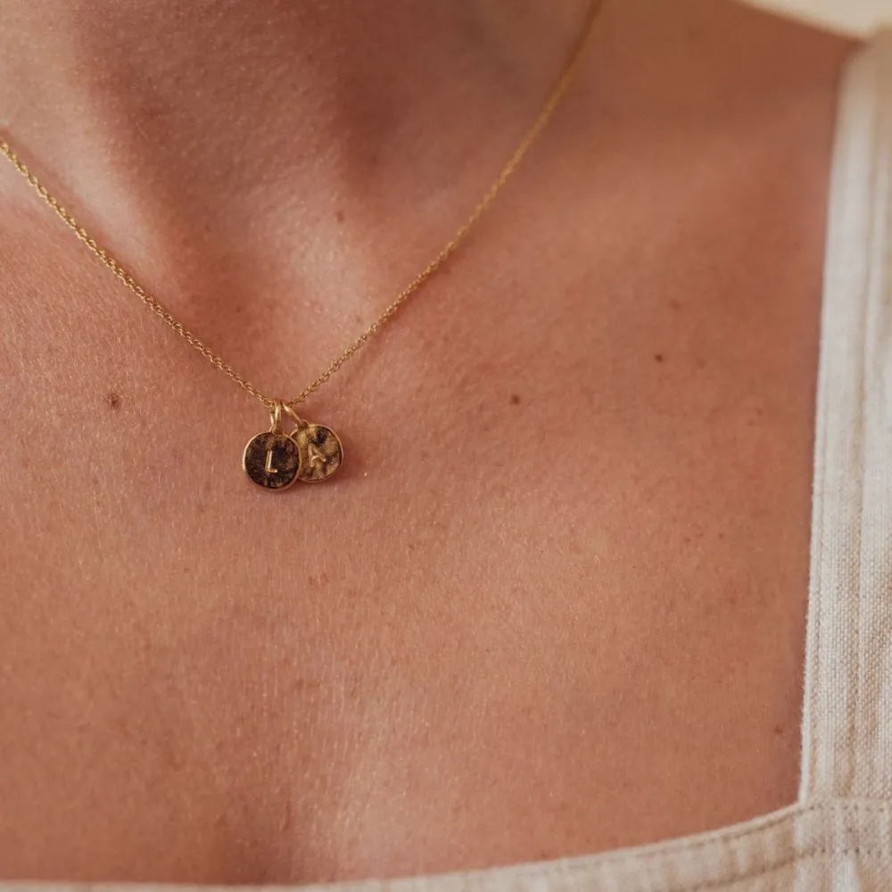 mdaillons_initiales_3.webp Femme Les Raffineurs Médaillons initiales