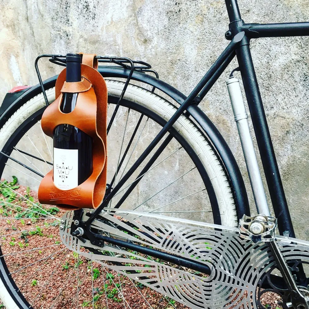 portebouteille_en_cuir_3.webp Les Raffineurs Porte-bouteille en cuir