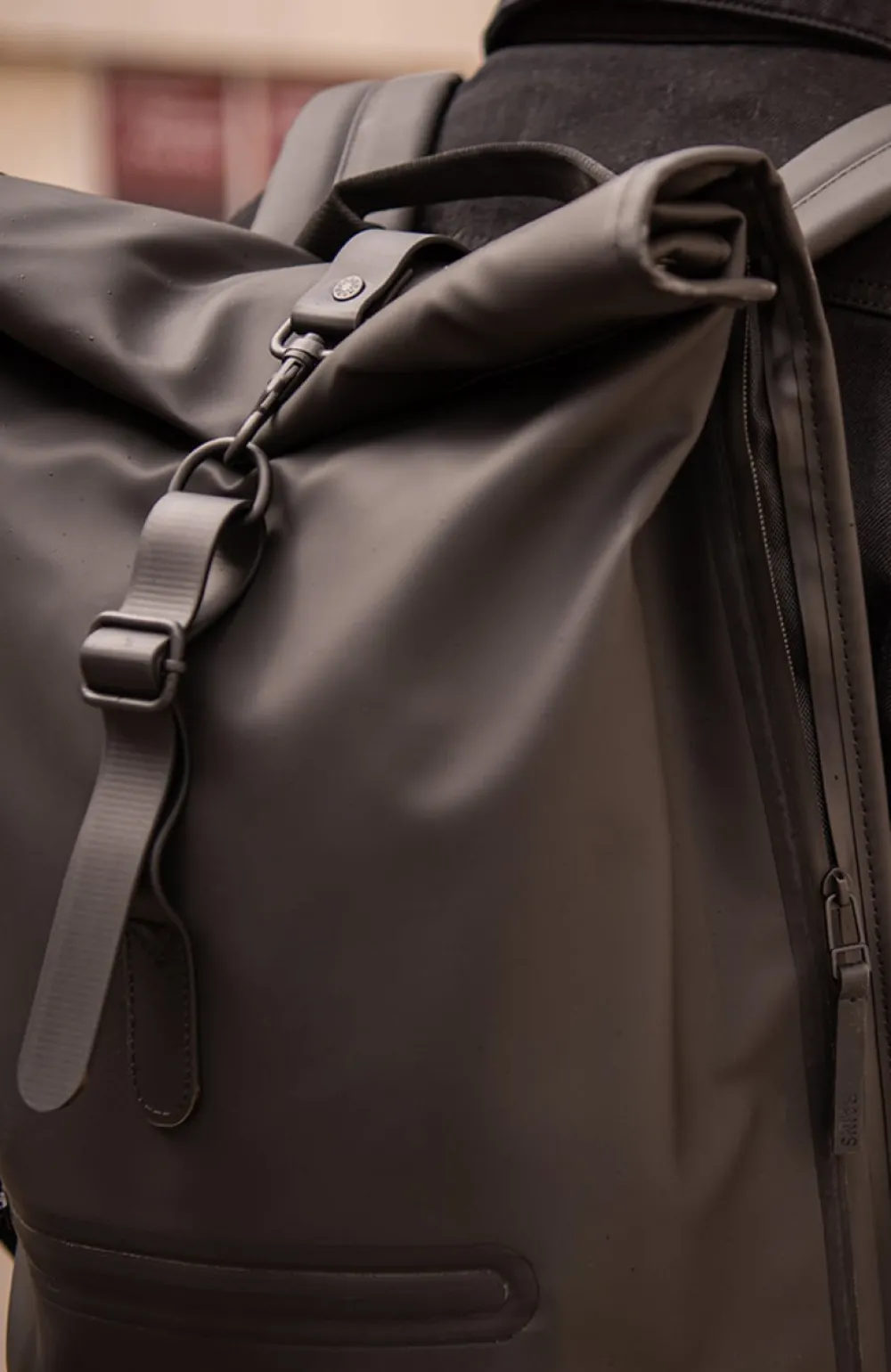 sac__dos_rolltop_rains__l_7.webp Femme Les Raffineurs Sac à dos Rolltop Rains - 17L