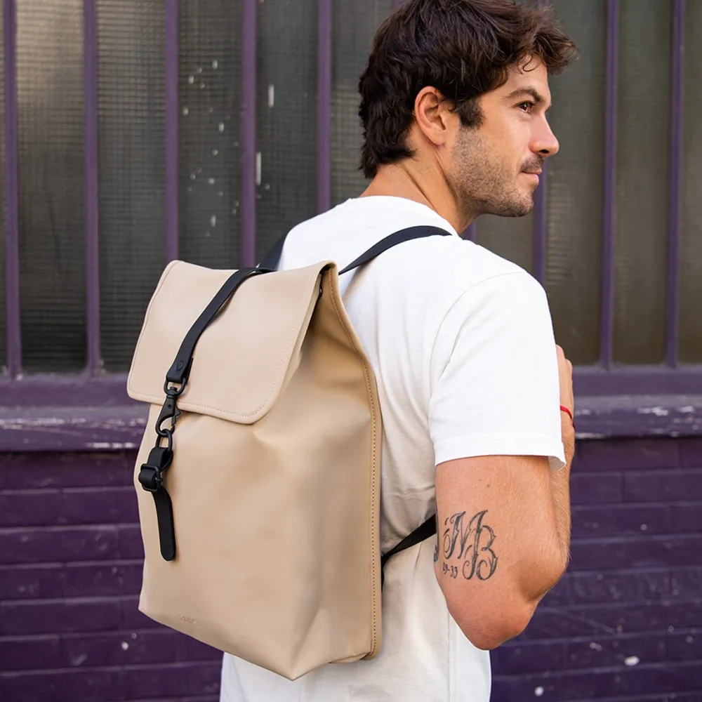 sac__dos_rucksack_rains_4.webp Femme Les Raffineurs Sac à dos Rucksack Rains