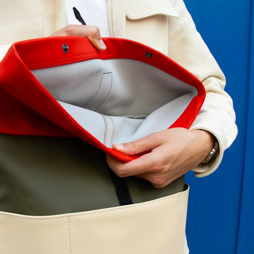 sac_rolltop_impermable_ucon_acrobatics_2.webp Femme Les Raffineurs Sac rolltop imperméable Ucon Acrobatics