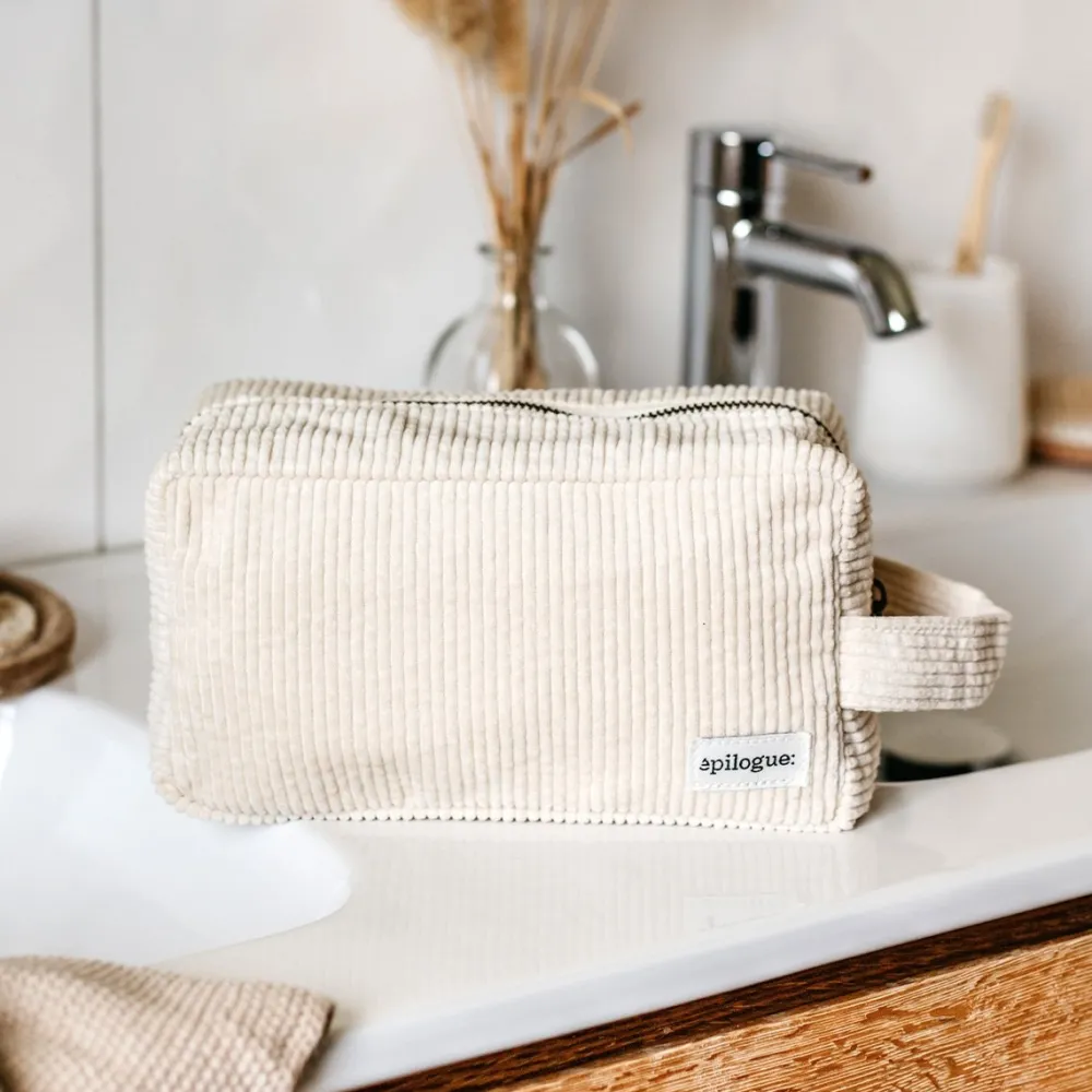 trousse_de_toilette_en_velours_ctel_10.webp Femme Les Raffineurs Trousse de toilette en velours côtelé