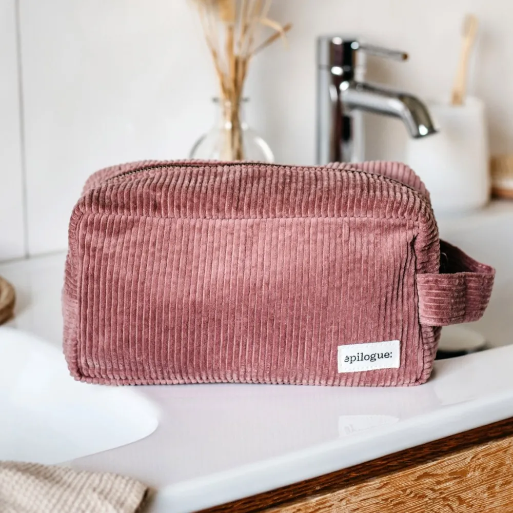 trousse_de_toilette_en_velours_ctel_11.webp Femme Les Raffineurs Trousse de toilette en velours côtelé