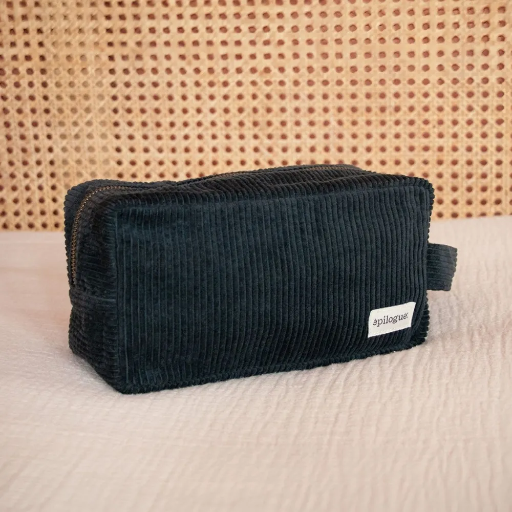 trousse_de_toilette_en_velours_ctel_3.webp Femme Les Raffineurs Trousse de toilette en velours côtelé