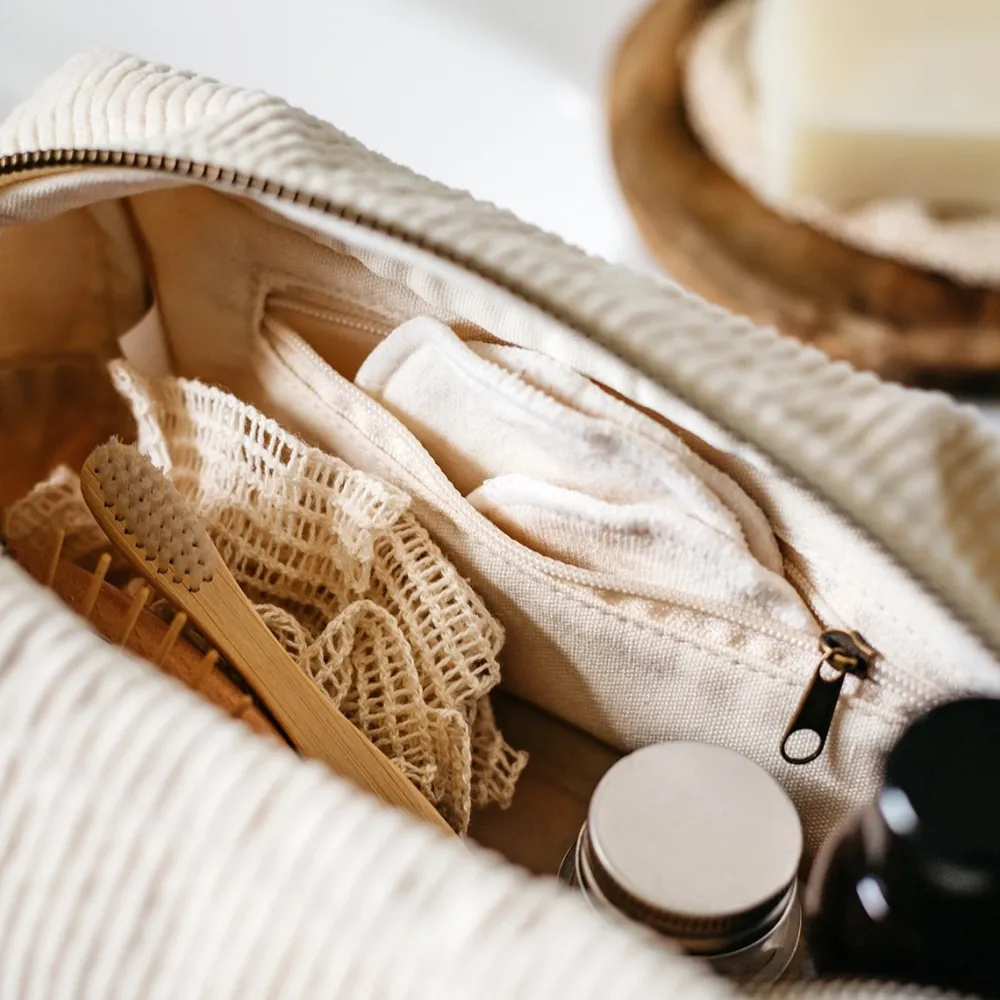 trousse_de_toilette_en_velours_ctel_4.webp Femme Les Raffineurs Trousse de toilette en velours côtelé
