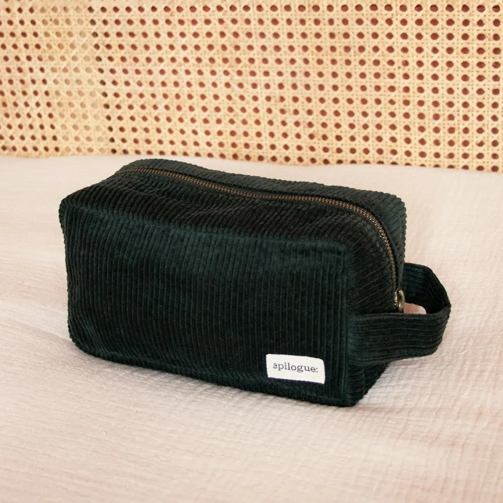 trousse_de_toilette_en_velours_ctel_8.webp Femme Les Raffineurs Trousse de toilette en velours côtelé