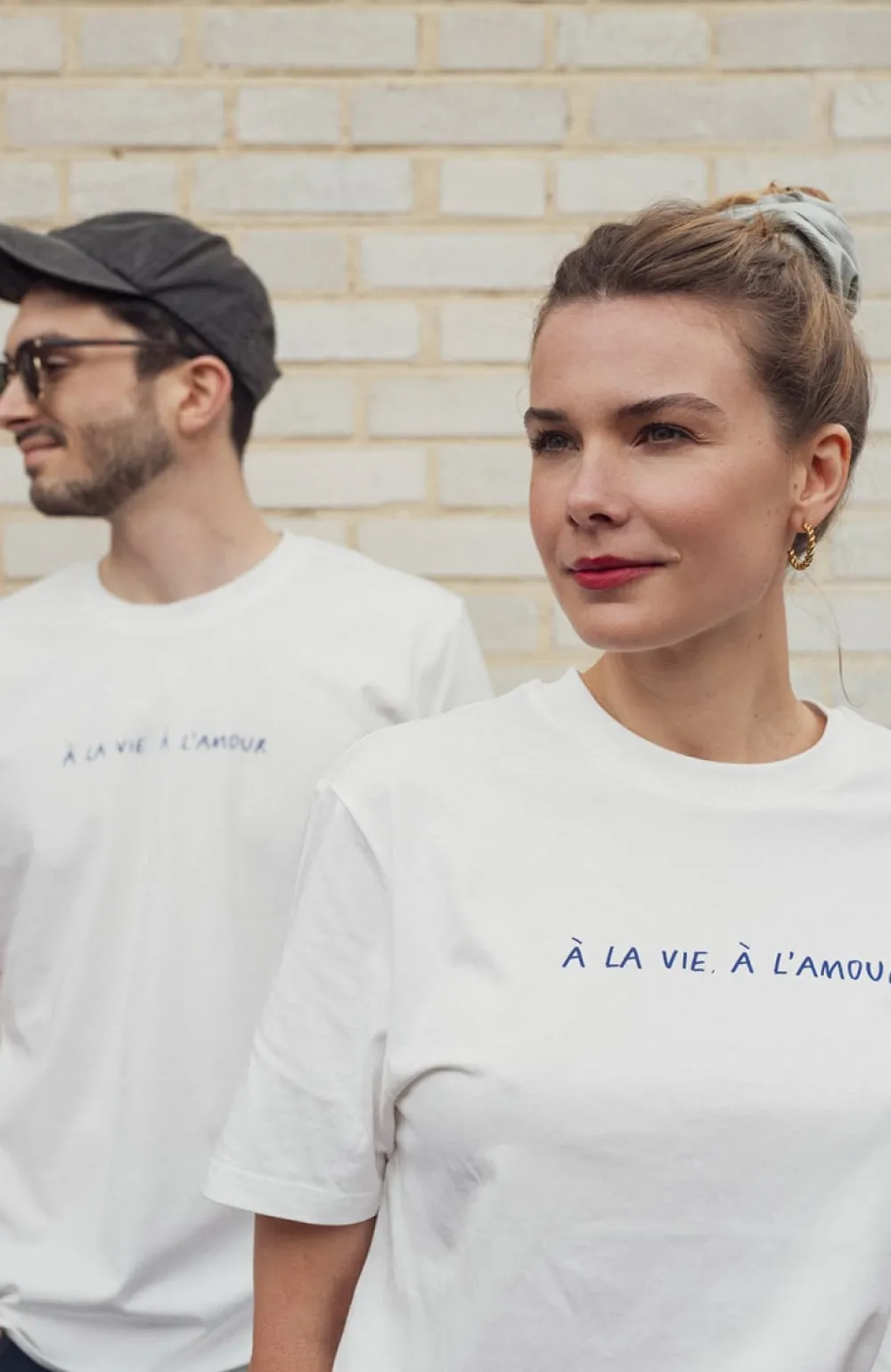tshirt_unisexe__la_vie__lamour_2.webp Femme Les Raffineurs T-shirt unisexe À la Vie À l’Amour