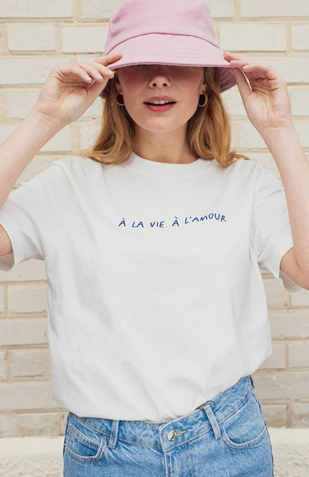 tshirt_unisexe__la_vie__lamour_3.webp Femme Les Raffineurs T-shirt unisexe À la Vie À l’Amour