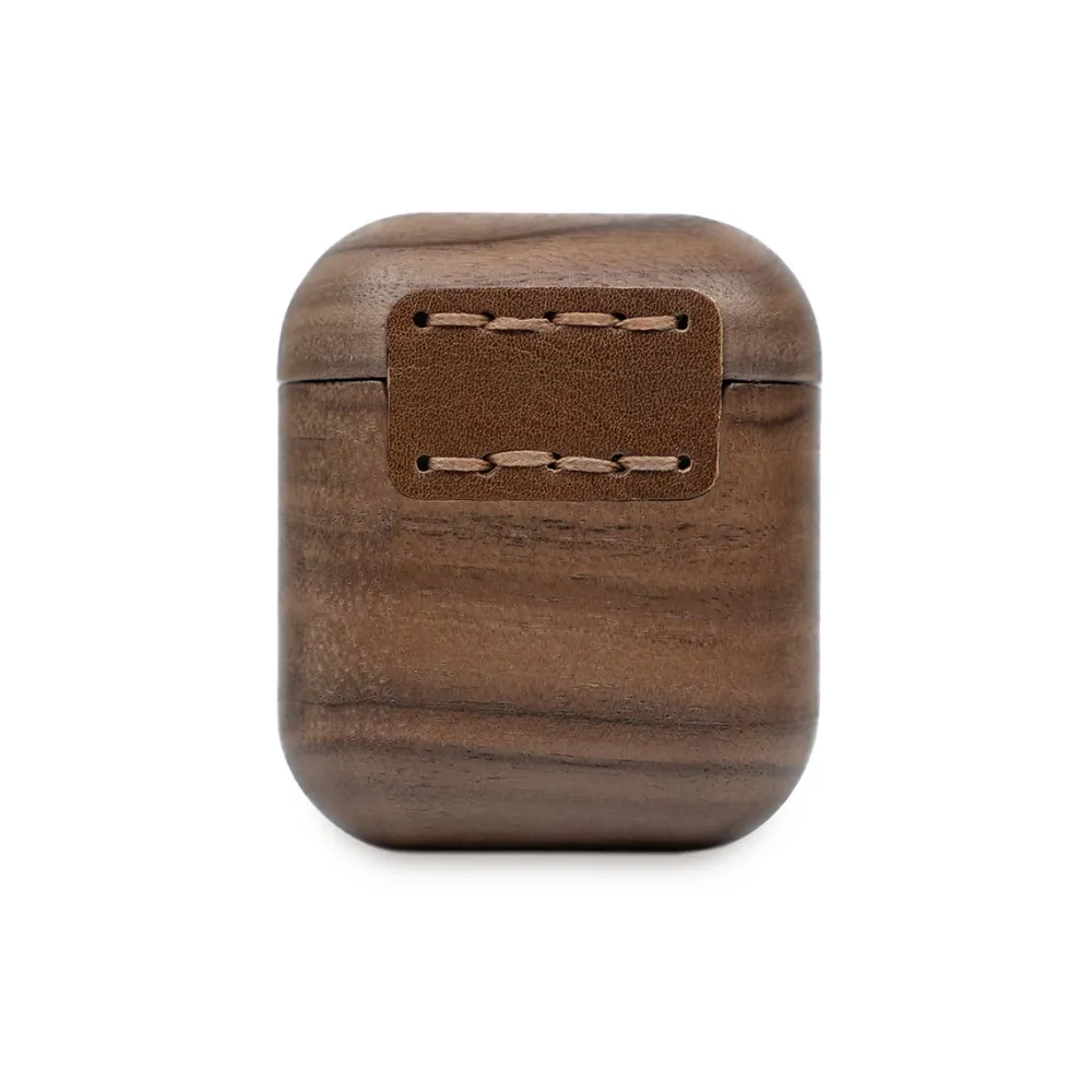 tui_pour_airpods_en_noyer_5.webp Les Raffineurs Étui pour AirPods en noyer